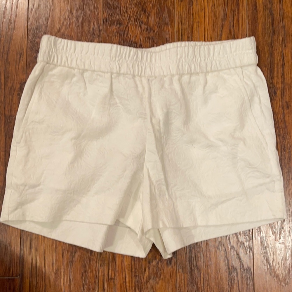 White cotton shorts with pattern